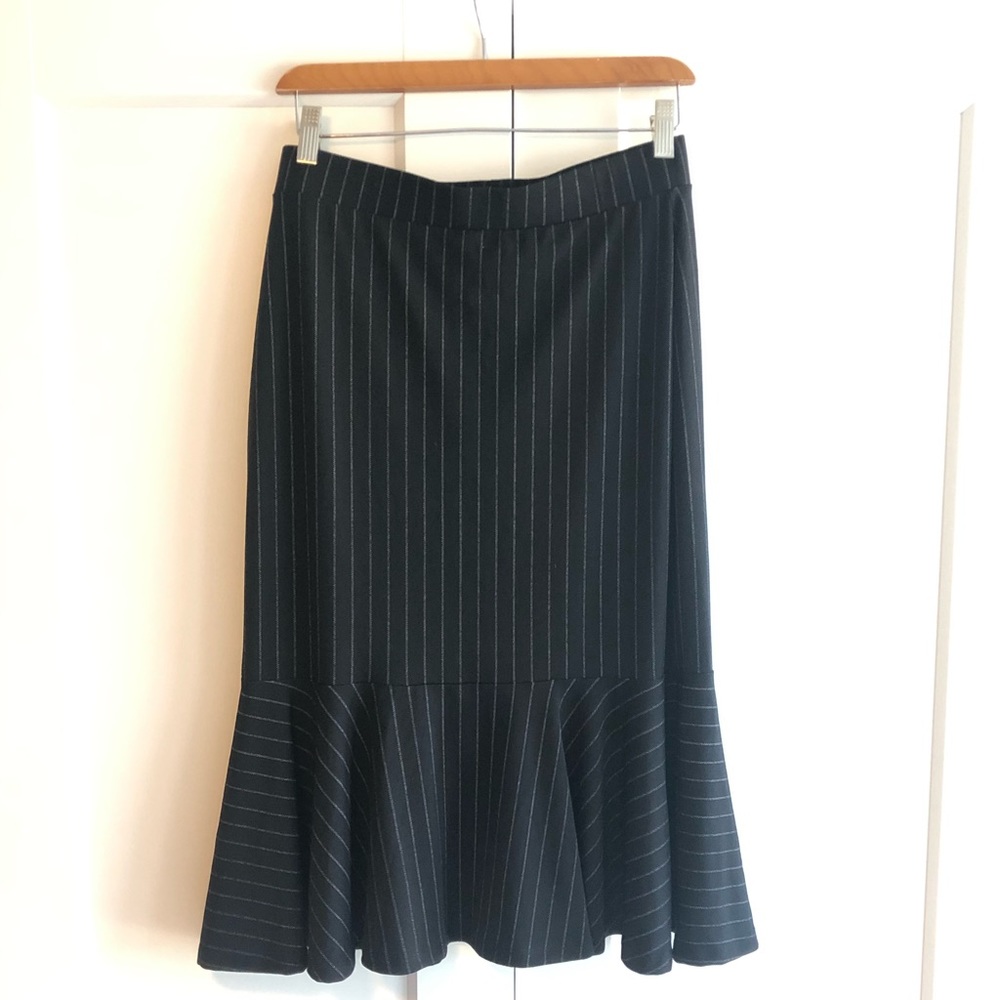 ‼️SOLD‼️ NWT Black White Pinstripe Skirt w/ Ruffle Bottom S